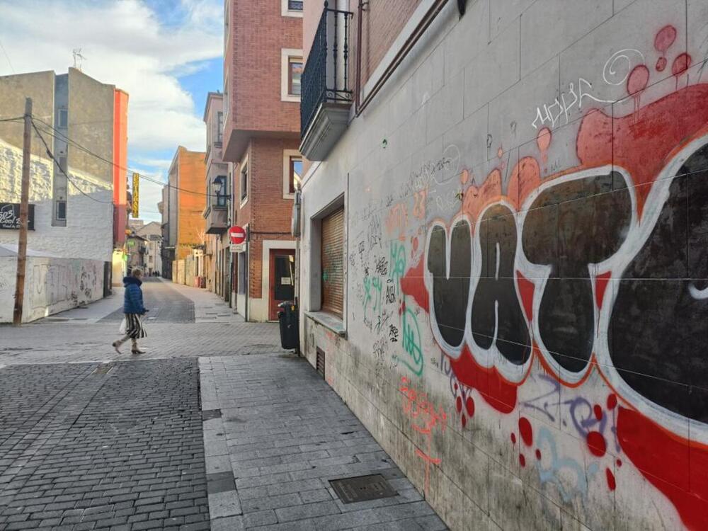 Aranda de Duero ya destina unos 90.000 euros al año para combatir la plaga de grafitis