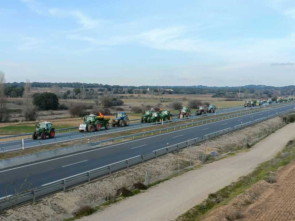 Los tractores, a la altura del kilómetro 162 de la A-1, en sentido Madrid. 