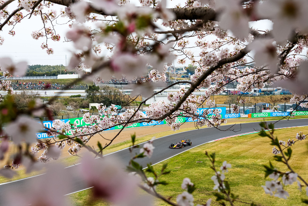 Verstappen y 'Checo' llaman al orden en Suzuka