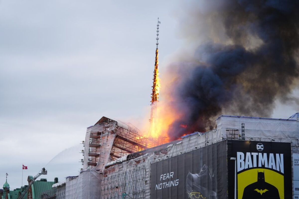 Fire hits historical Stock Exchange building in Copenhagen  / IDA MARIE ODGAARD