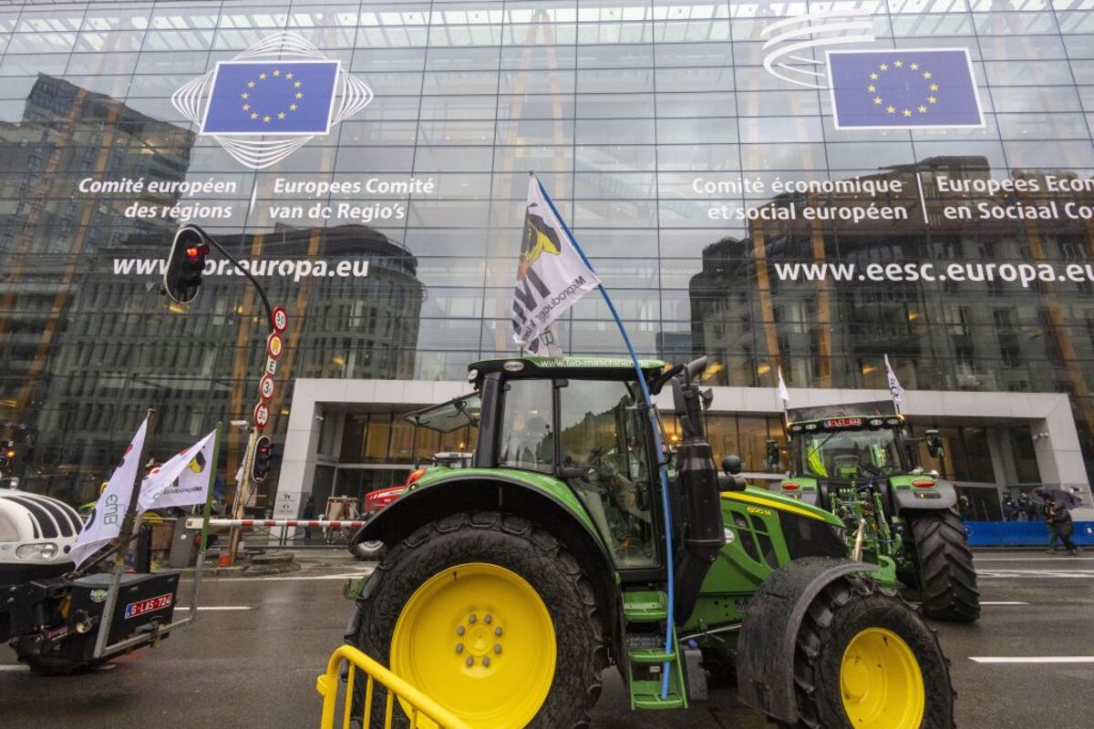 Protest action of farmers' in response to the European Agriculture Council, in Brussels  / NICOLAS MAETERLINCK / BELGA PRES