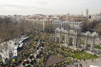 Madrid vive una masiva tractorada por las protestas agrícolas