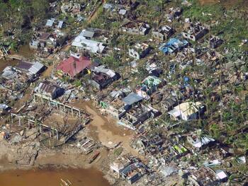 Más de 328.000 desplazados por el tifón en Filipinas