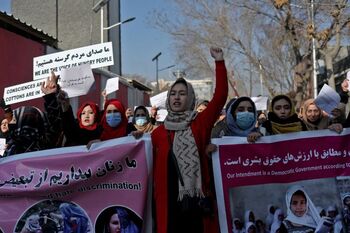 Las mujeres afganas protestan contra las leyes discriminatorias
