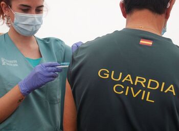 El Govern discriminó a Policía y Guardia Civil en la vacunación
