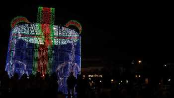 Luces y villancicos abrazan ya la Navidad en Burgos