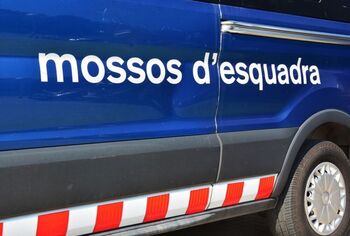 Detenidos cuatro mossos por cohecho y robo con fuerza
