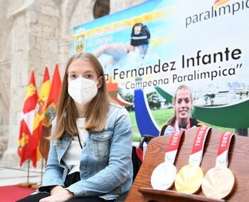 La ciudad homenajea a la triple medallista Marta Fernández