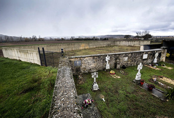 Ibeas amplía su cementerio con 138 nichos y 264 columbarios