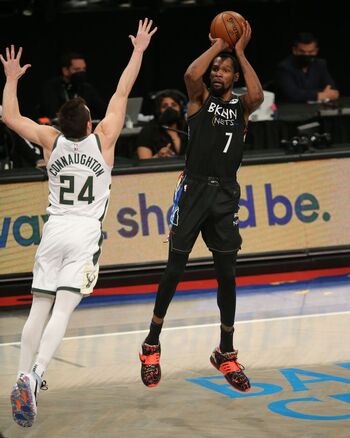 Un histórico Durant lidera la remontada de los Nets