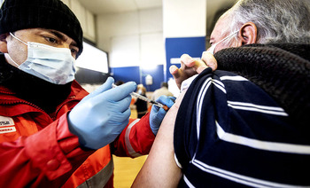 Primaria lleva la vacunación a tres centros de salud