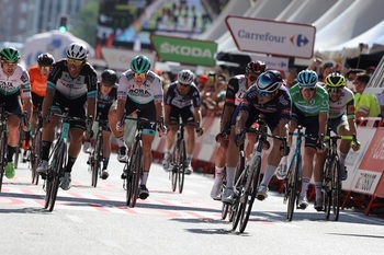 Philipsen se adjudica el primer esprint de La Vuelta