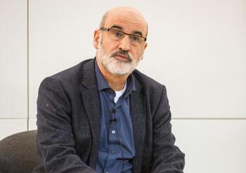 Fernando Aramburu presenta hoy 'Los vencejos' en el Teatro