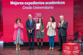 Mireya Villamañán, premiada por la Universidad de La Rioja
