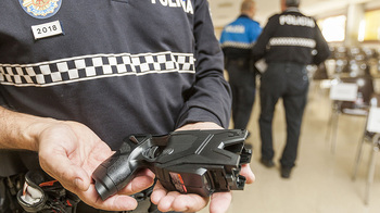 La pistola táser de la Policía Local caduca sin usarse nunca