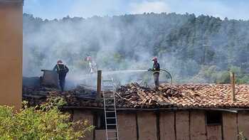 Controlado el incendio de una vivienda en Pradoluengo