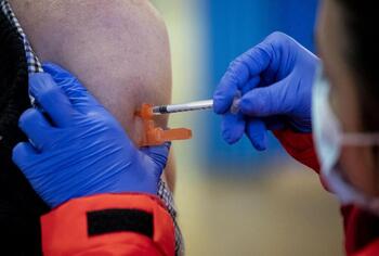 'Repescas' para vacunas de refuerzo a mayores de 18