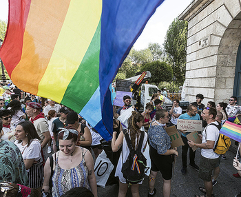 Víctimas de insultos homófobos denuncian ante la Policía