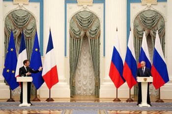 Putin asegura a Macron que Rusia sigue dispuesta a negociar