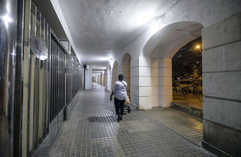 Cuatro barrios reducen la iluminación para ahorrar