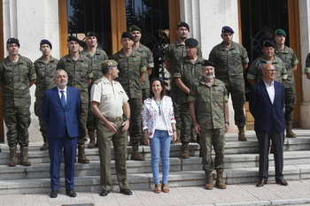 La ministra de Defensa visita la División San Marcial