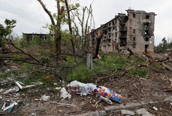 Localizados unos 200 cadáveres entre los escombros de Mariúpol