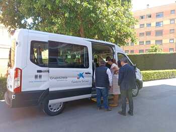 AFAR recibe una nueva furgoneta adaptada para discapacidades