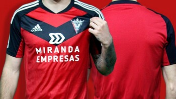 El Mirandés presenta su nueva equipación para la 2022-23