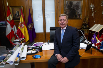 César Rico cobra más que 300 alcaldes de la provincia juntos