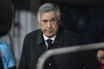 Ancelotti sigue dando positivo y no viajará a Londres
