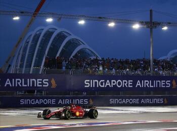 Leclerc conquista una ajustada pole en Singapur