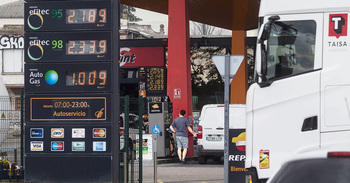 El diésel ya supera los 2 euros en la mitad de las gasolineras