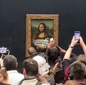 'La Gioconda', víctima de un tartazo en el Louvre