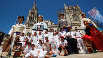 Invasión festiva de gigantes en Burgos