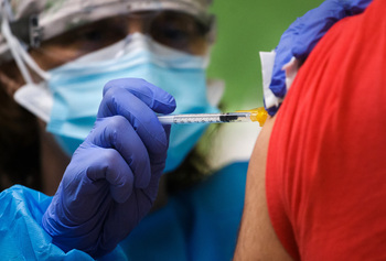 CyL recibe esta semana 90.000 vacunas contra la covid