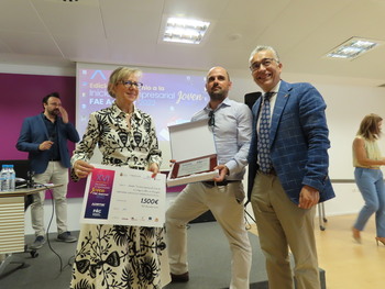 Una firma de traspaso de farmacias gana el Premio Asemar Joven
