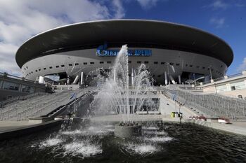 La UEFA cambia la final de San Petersburgo a París