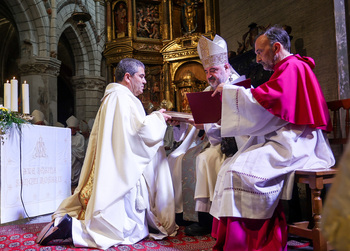 Tarazona abraza a Vicente Rebollo en su reestrenada catedral