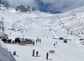 Fallece un joven esquiador y otro resulta herido en San Isidro