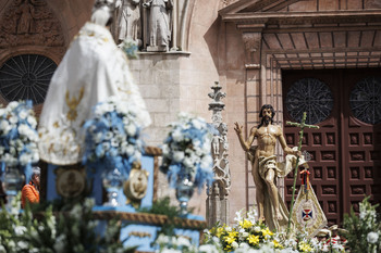 Burgos celebra con jotas y pétalos la resurrección de Jesús