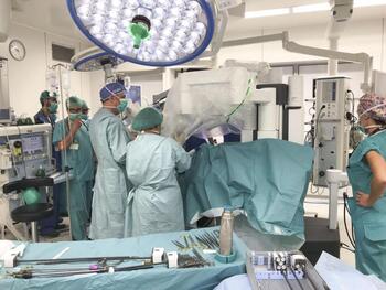 Cirujanos pediátricos del HUBU operarán con el Da Vinci