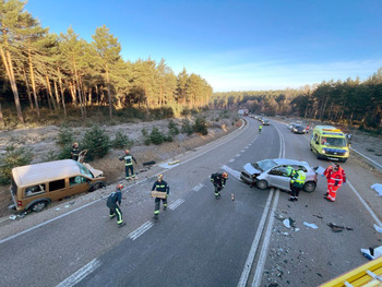 Un fallecido y un herido en una colisión frontal en León