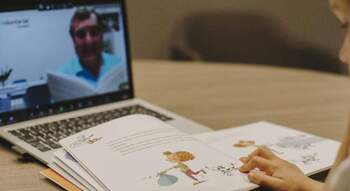 Voluntarios de CaixaBank promueven la lectura entre 200 niños