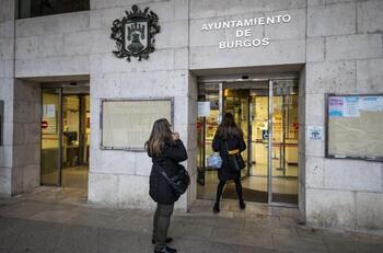 El PSOE propone dar primas por objetivos al personal municipal