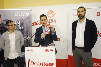 El PSOE denuncia panfletos atacando a De la Rosa