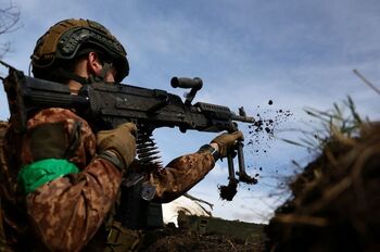 Ucrania repele una veintena de ataques rusos en Bajmut