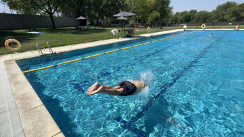Muere un niño de 9 años ahogado en las piscinas de Poza