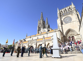 La Guardia Civil celebra a su patrona ante la Catedral