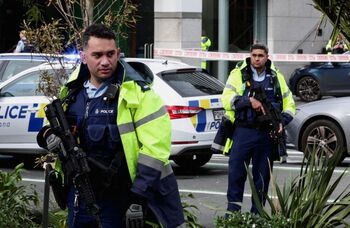 Al menos dos muertos y seis heridos por un tiroteo en Auckland