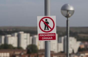 Decenas de multas de 150 euros por orinar en calles de Burgos